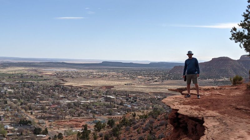 Kanab UT KHill Hiking Trail Justin on ledge